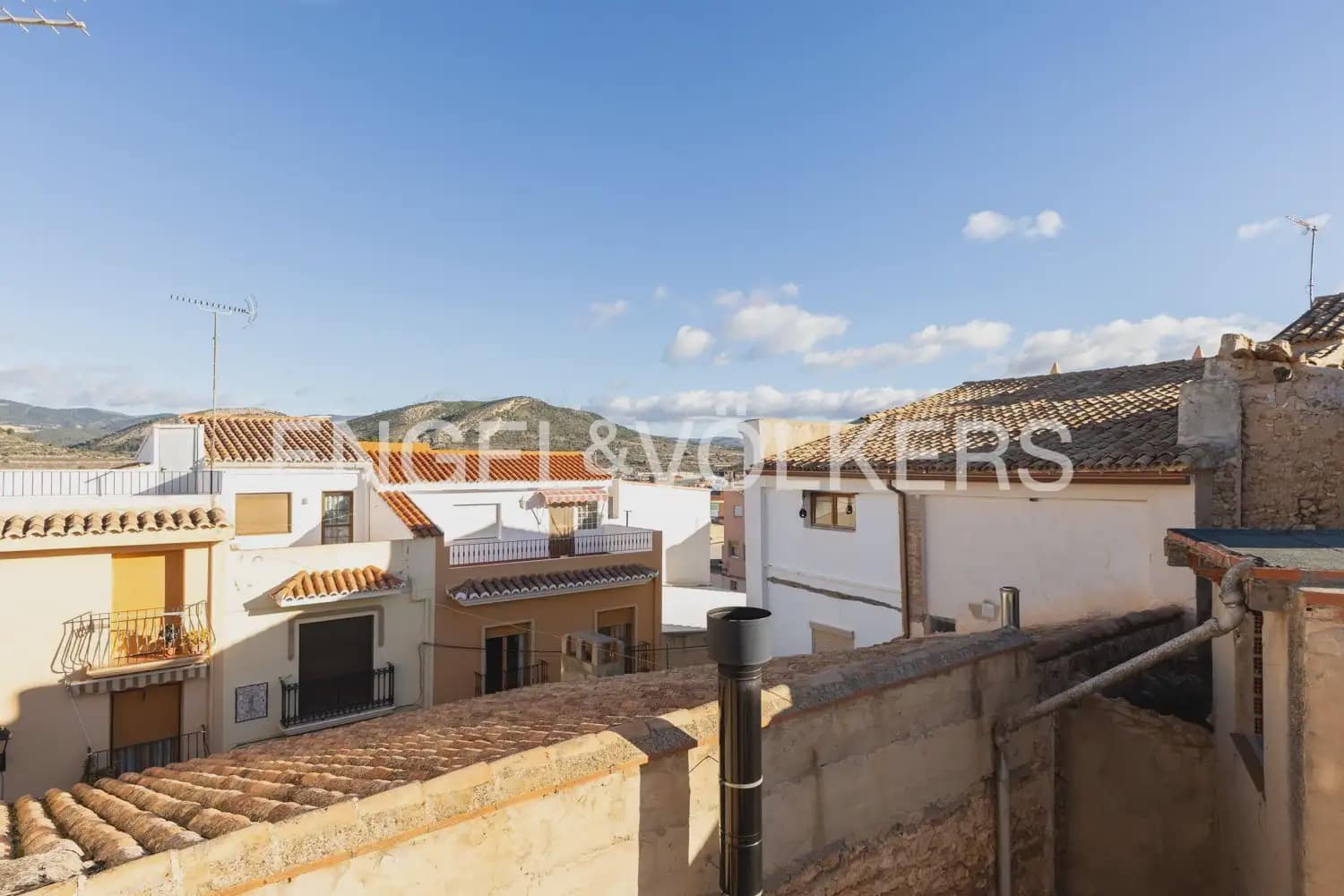 5 bedroom Townhouse for sale in Villar del Arzobispo with pool - € 270,000 (Ref: 9898137)