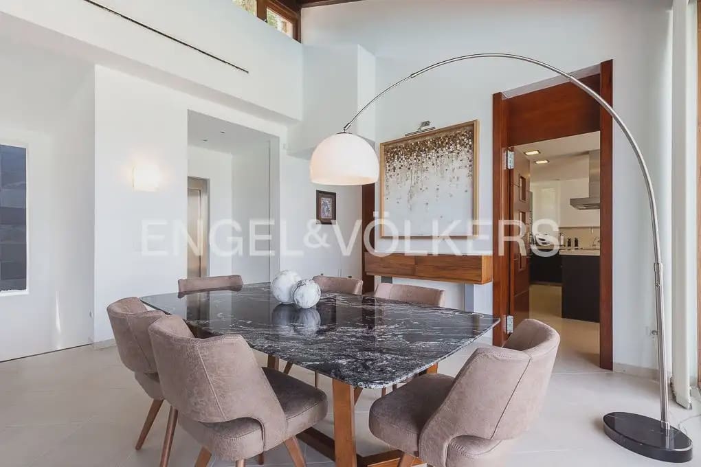 6 bedroom Villa for sale in Chiva with pool garage - € 1,850,000 (Ref: 9898139)