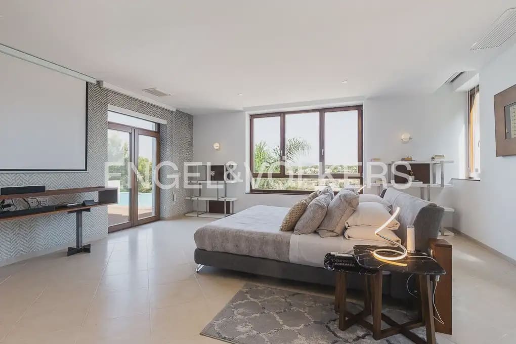 6 bedroom Villa for sale in Chiva with pool garage - € 1,850,000 (Ref: 9898139)