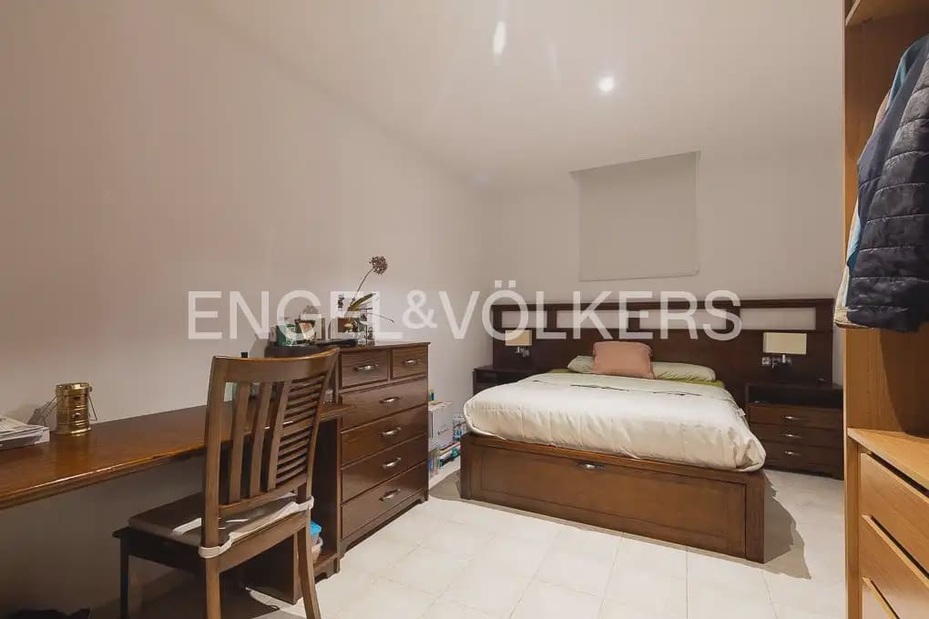 6 bedroom Villa for sale in Chiva with pool garage - € 1,850,000 (Ref: 9898139)