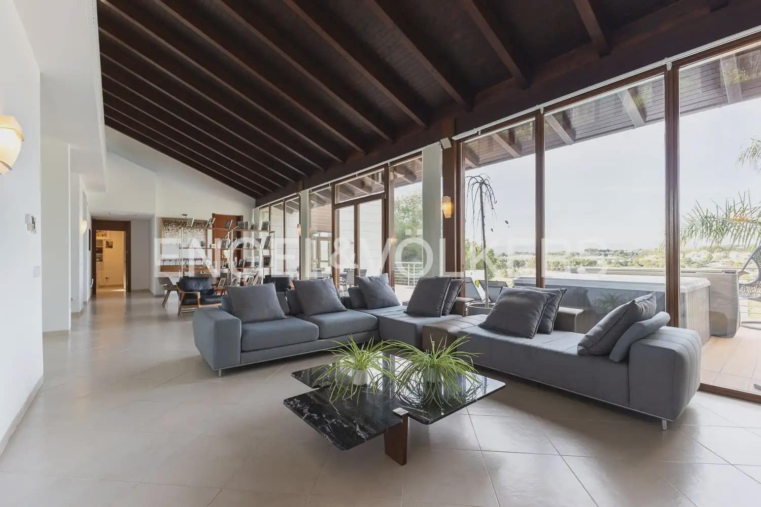 6 bedroom Villa for sale in Chiva with pool garage - € 1,850,000 (Ref: 9898139)
