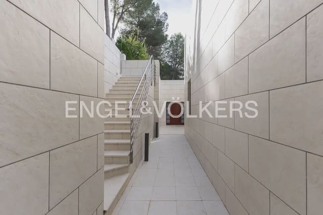 6 bedroom Villa for sale in Chiva with pool garage - € 1,850,000 (Ref: 9898139)