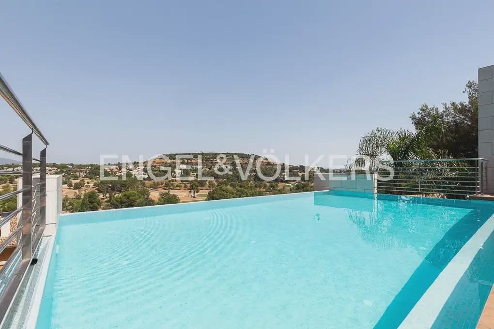 6 bedroom Villa for sale in Chiva with pool garage - € 1,850,000 (Ref: 9898139)