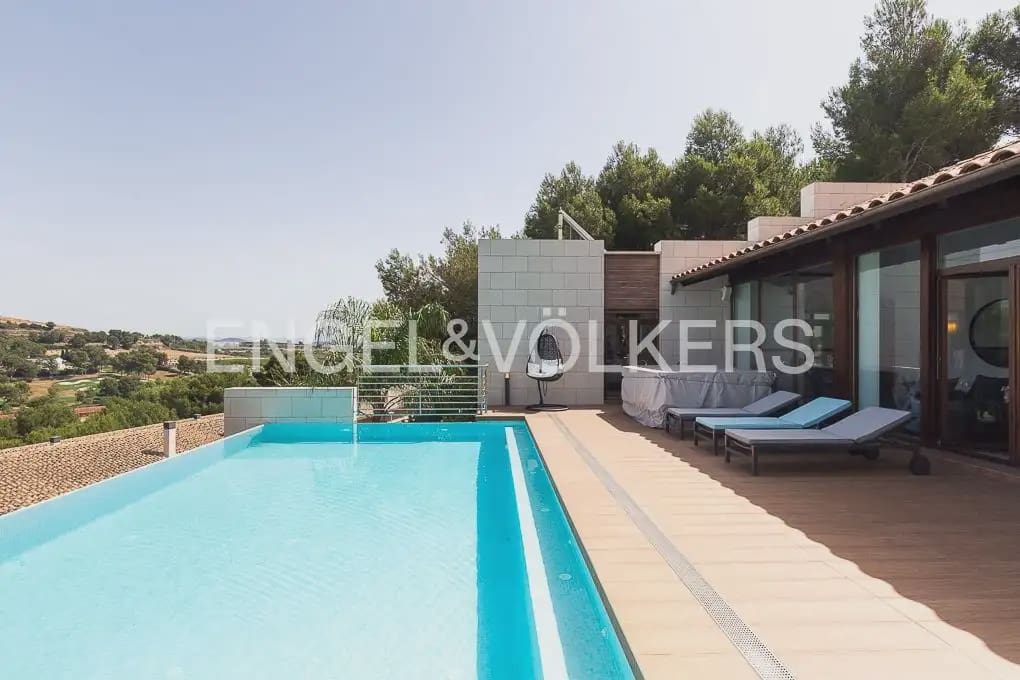 6 bedroom Villa for sale in Chiva with pool garage - € 1,850,000 (Ref: 9898139)