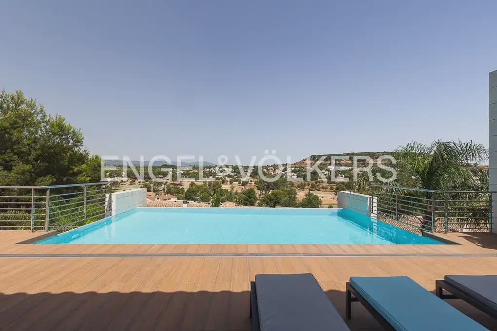 6 bedroom Villa for sale in Chiva with pool garage - € 1,850,000 (Ref: 9898139)
