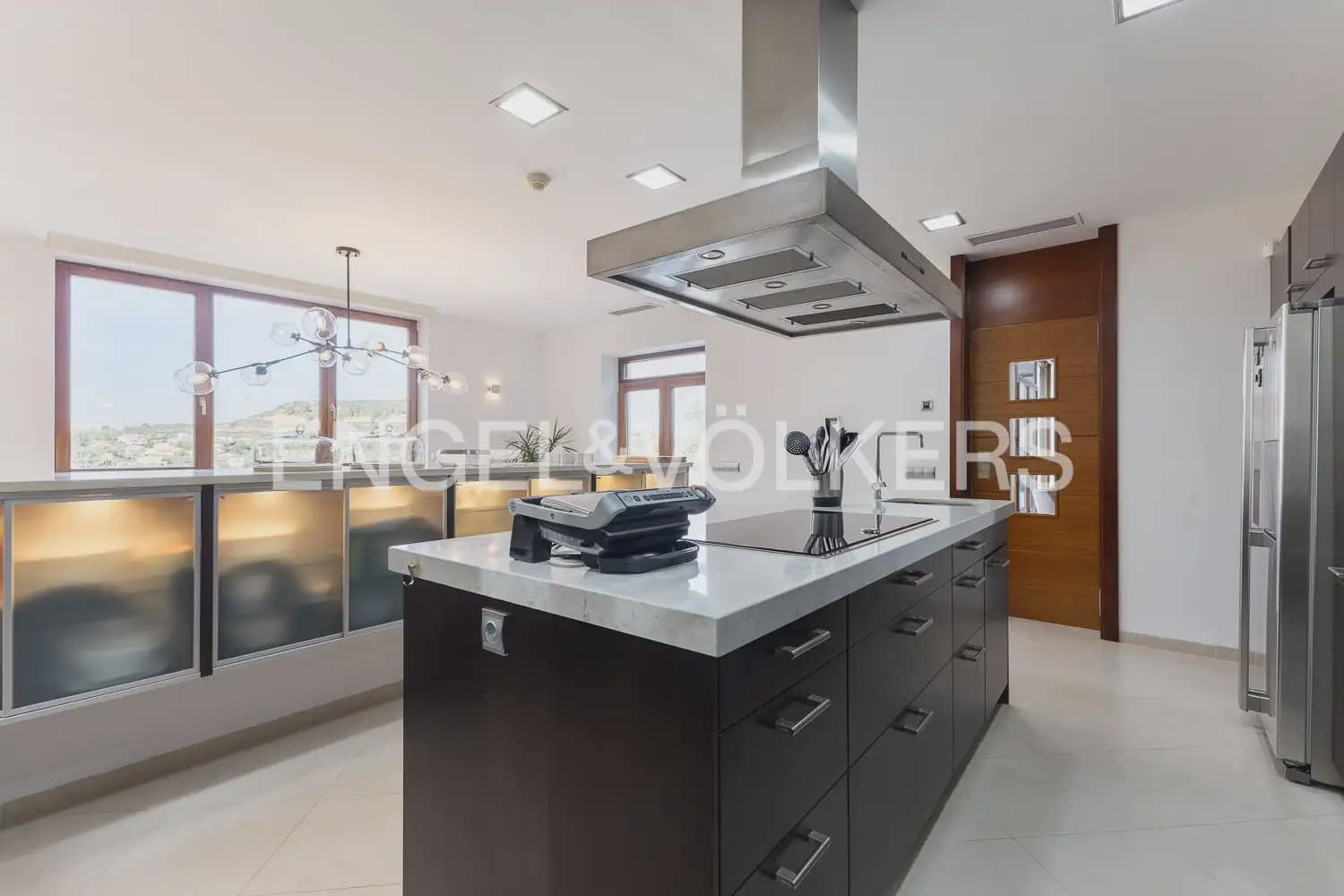 6 bedroom Villa for sale in Chiva with pool garage - € 1,850,000 (Ref: 9898139)
