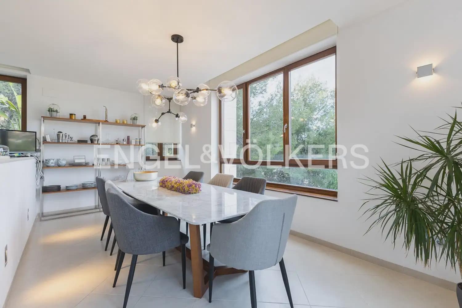6 bedroom Villa for sale in Chiva with pool garage - € 1,850,000 (Ref: 9898139)