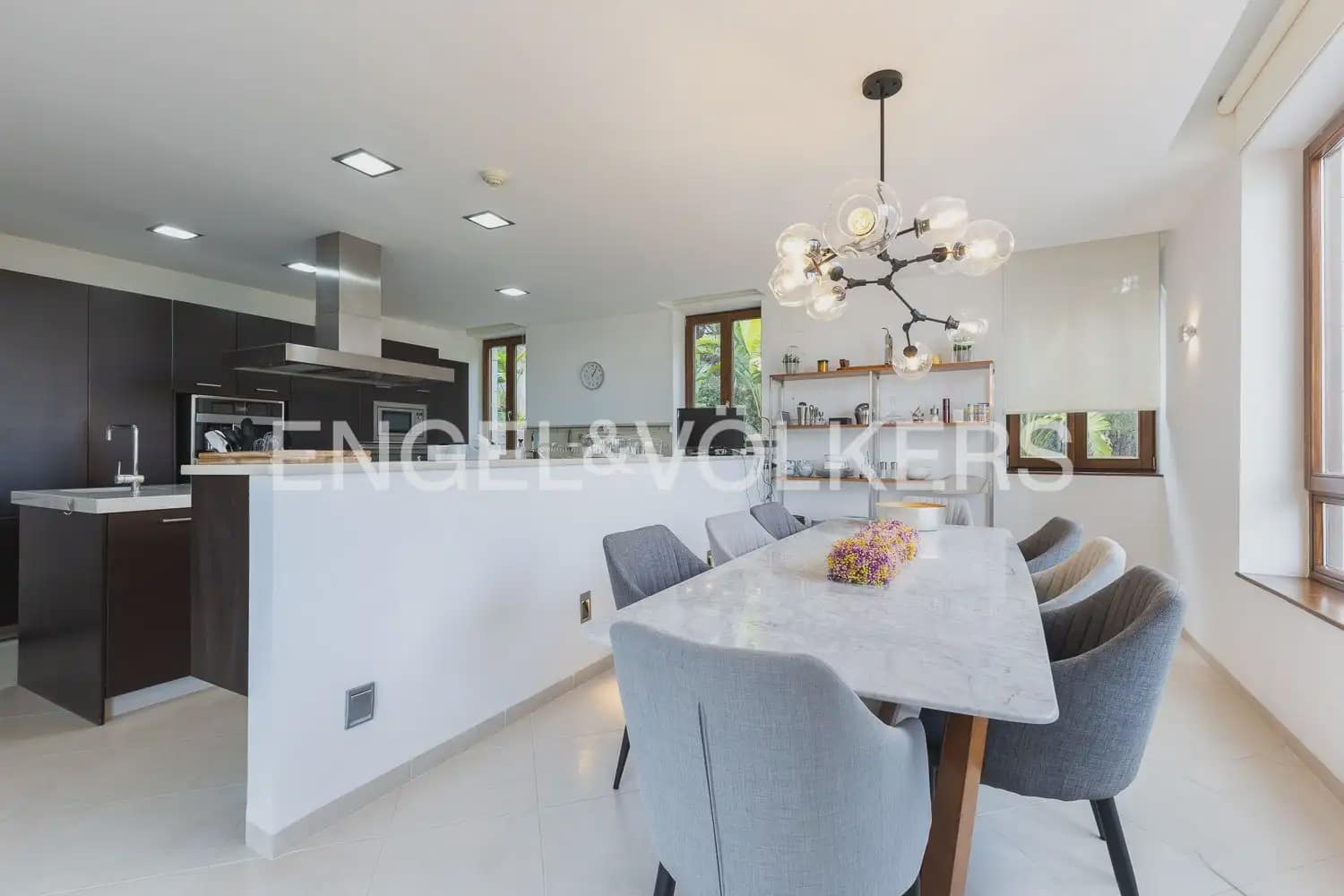 6 bedroom Villa for sale in Chiva with pool garage - € 1,850,000 (Ref: 9898139)