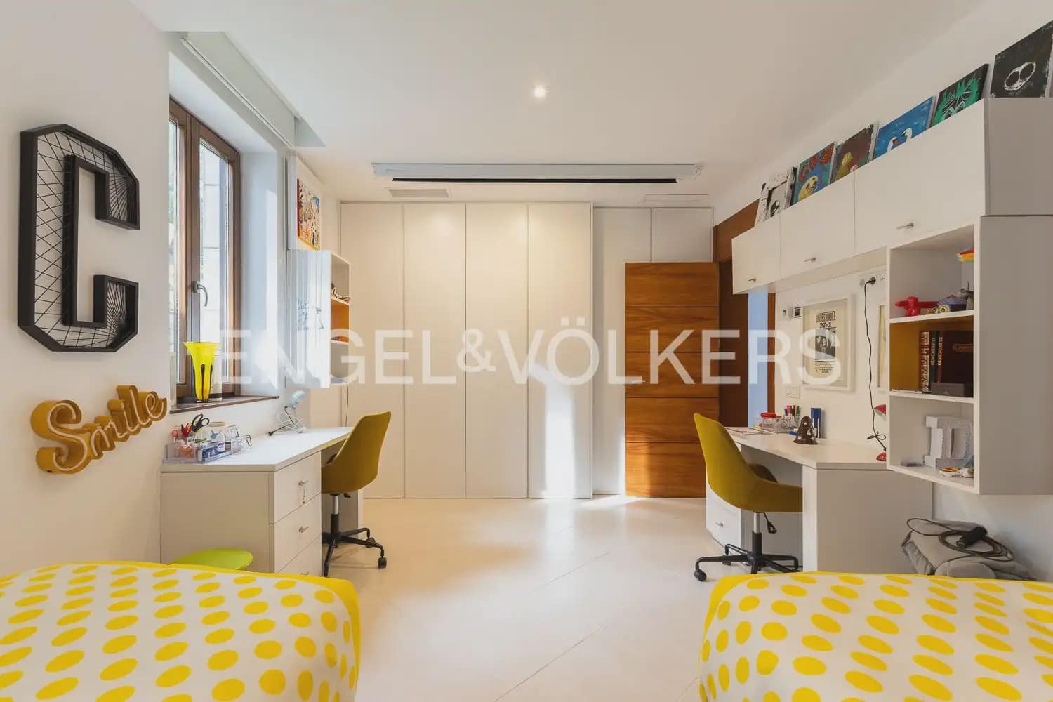 6 bedroom Villa for sale in Chiva with pool garage - € 1,850,000 (Ref: 9898139)