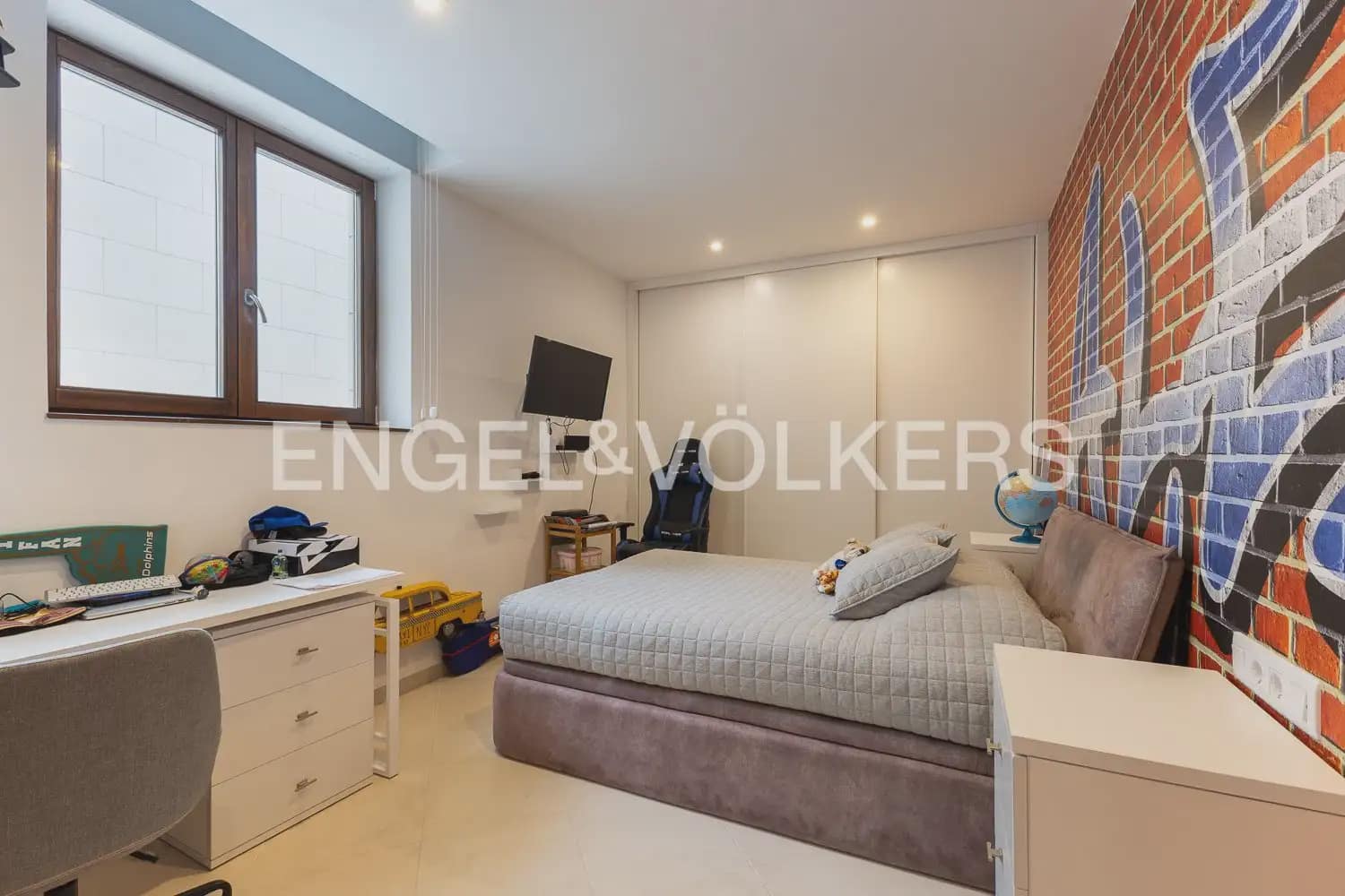 6 bedroom Villa for sale in Chiva with pool garage - € 1,850,000 (Ref: 9898139)