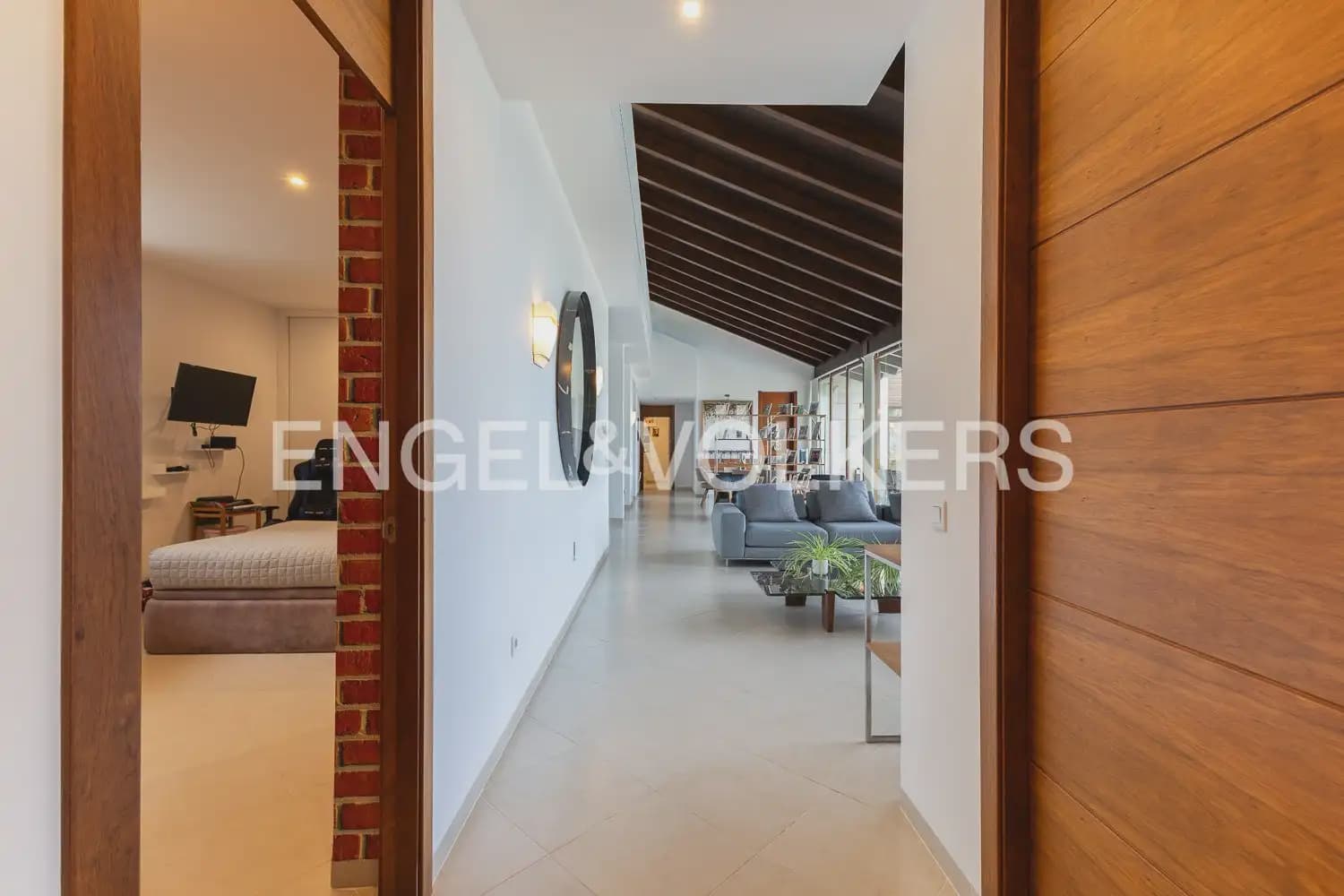 6 bedroom Villa for sale in Chiva with pool garage - € 1,850,000 (Ref: 9898139)