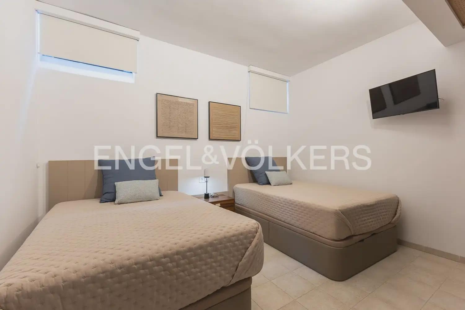 6 bedroom Villa for sale in Chiva with pool garage - € 1,850,000 (Ref: 9898139)