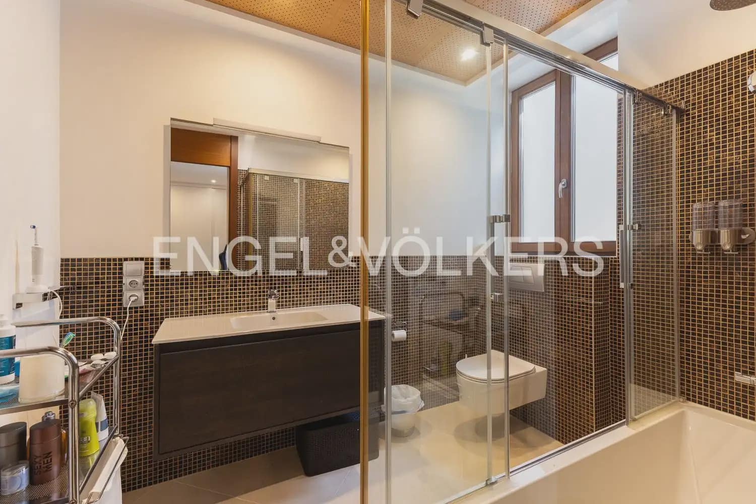6 bedroom Villa for sale in Chiva with pool garage - € 1,850,000 (Ref: 9898139)