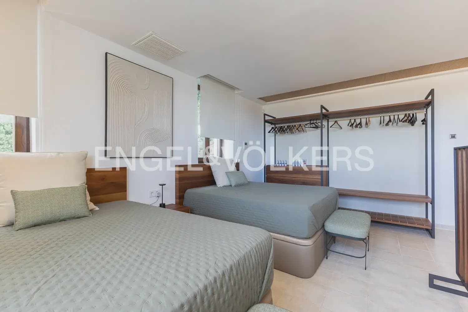 6 bedroom Villa for sale in Chiva with pool garage - € 1,850,000 (Ref: 9898139)