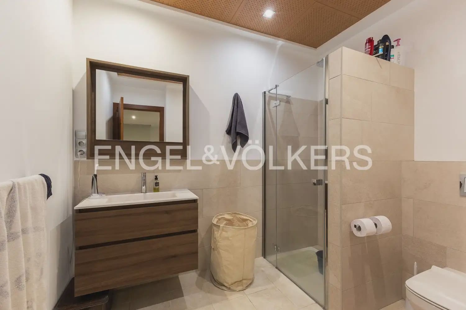 6 bedroom Villa for sale in Chiva with pool garage - € 1,850,000 (Ref: 9898139)