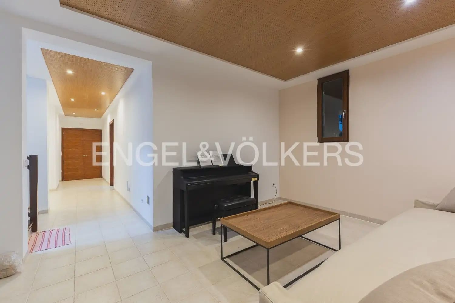 6 bedroom Villa for sale in Chiva with pool garage - € 1,850,000 (Ref: 9898139)