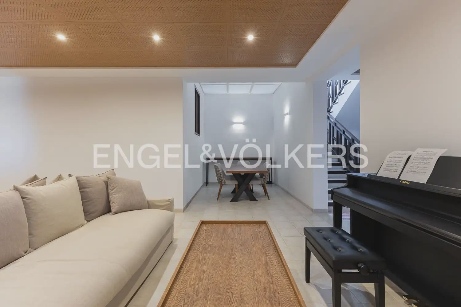 6 bedroom Villa for sale in Chiva with pool garage - € 1,850,000 (Ref: 9898139)