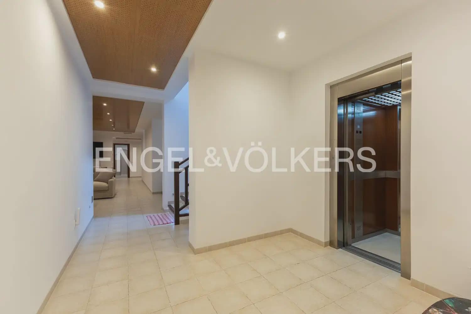 6 bedroom Villa for sale in Chiva with pool garage - € 1,850,000 (Ref: 9898139)