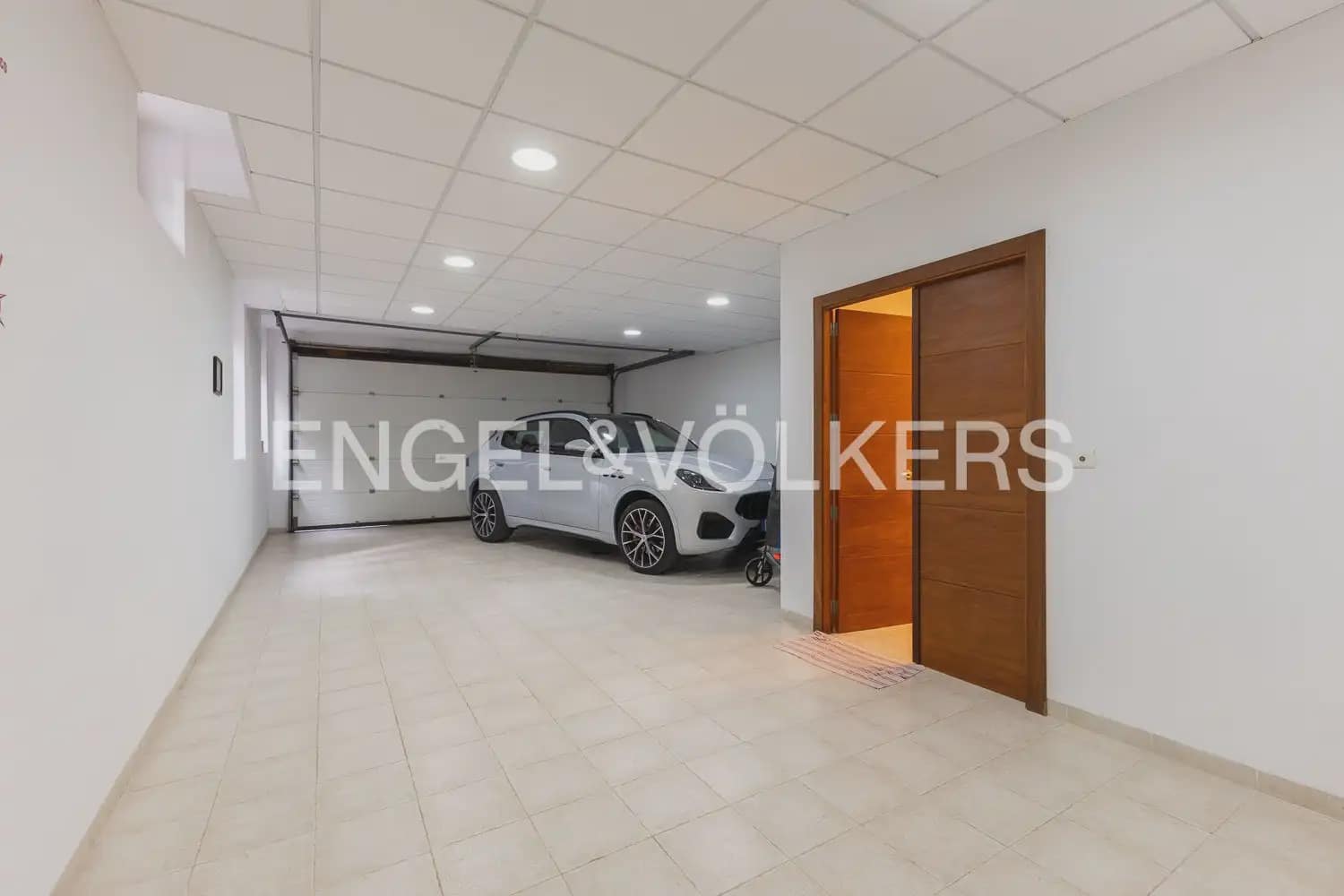 6 bedroom Villa for sale in Chiva with pool garage - € 1,850,000 (Ref: 9898139)