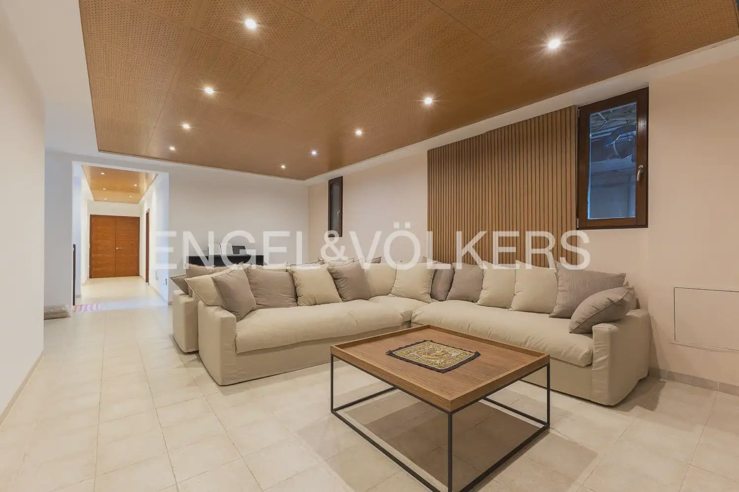 6 bedroom Villa for sale in Chiva with pool garage - € 1,850,000 (Ref: 9898139)