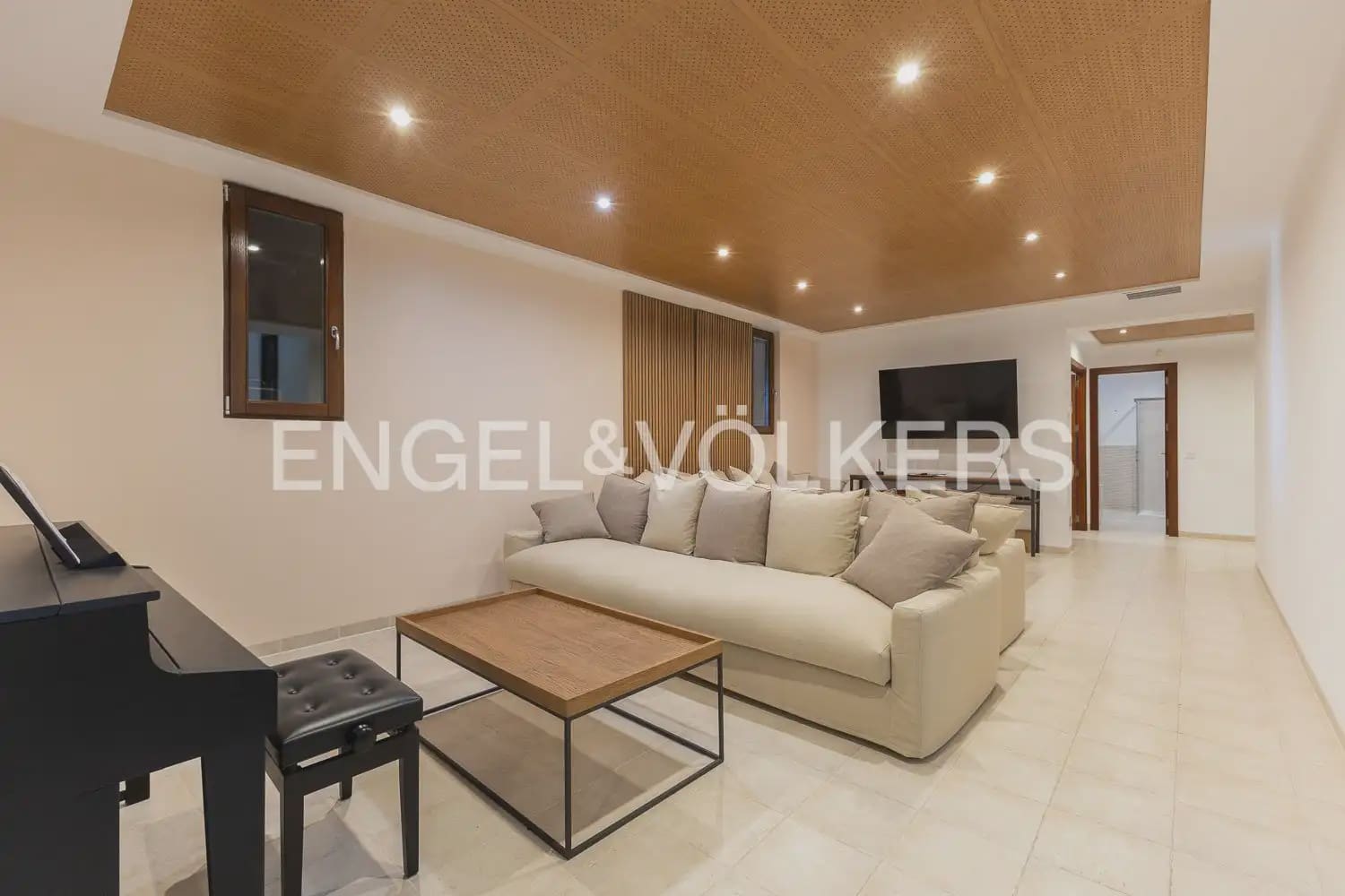 6 bedroom Villa for sale in Chiva with pool garage - € 1,850,000 (Ref: 9898139)