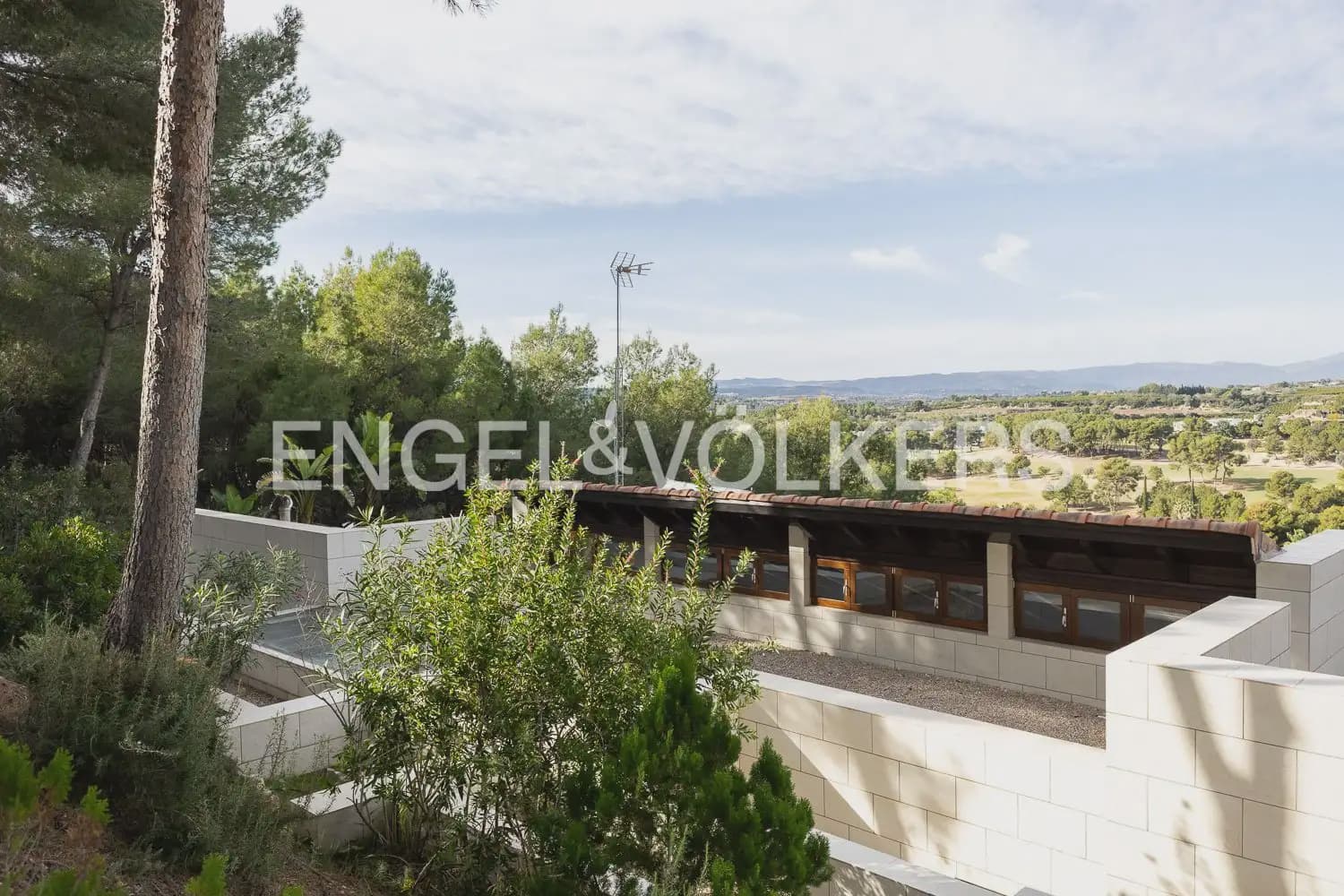 6 bedroom Villa for sale in Chiva with pool garage - € 1,850,000 (Ref: 9898139)