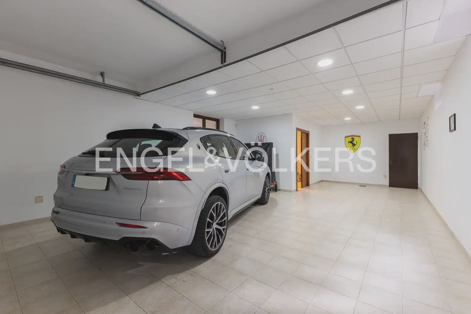 6 bedroom Villa for sale in Chiva with pool garage - € 1,850,000 (Ref: 9898139)