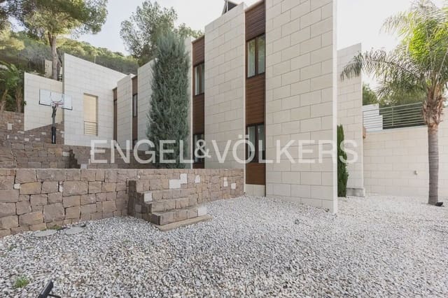 6 bedroom Villa for sale in Chiva with pool garage - € 1,850,000 (Ref: 9898139)