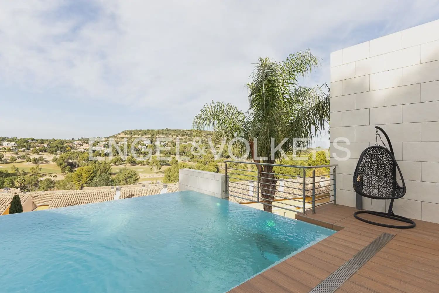6 bedroom Villa for sale in Chiva with pool garage - € 1,850,000 (Ref: 9898139)