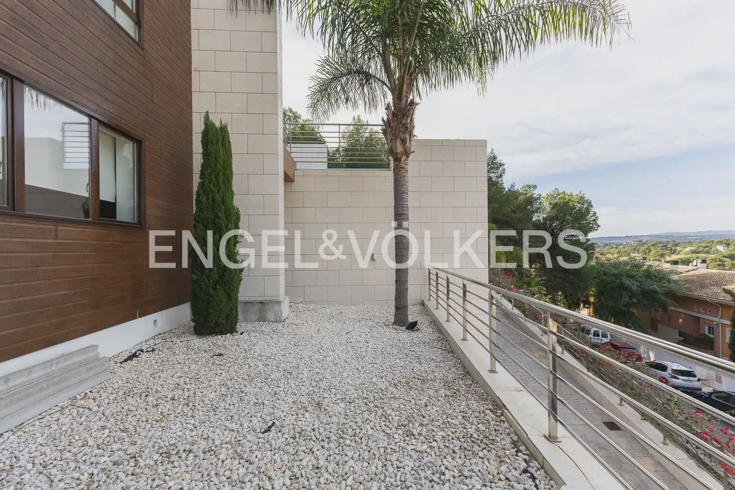 6 bedroom Villa for sale in Chiva with pool garage - € 1,850,000 (Ref: 9898139)