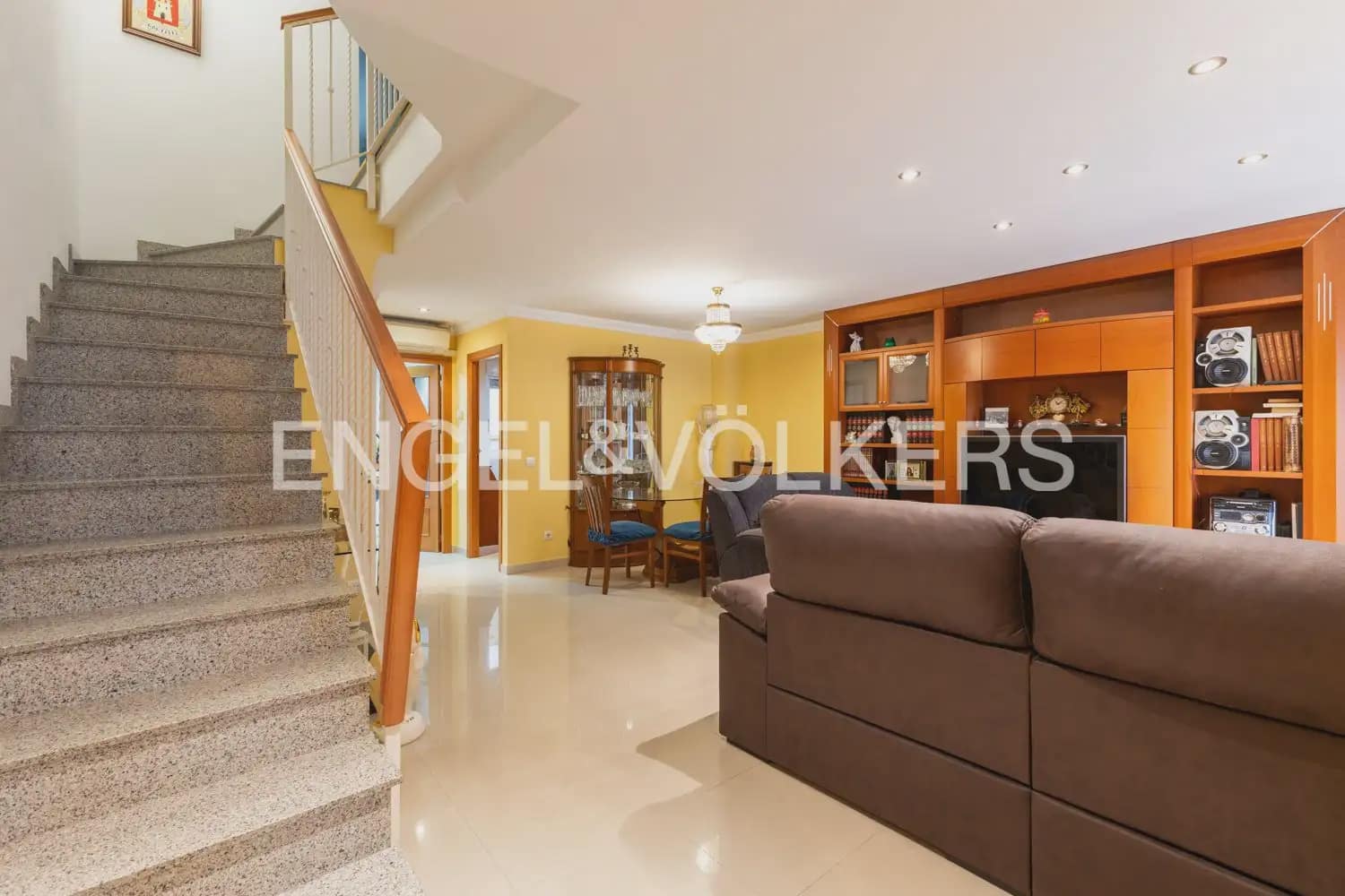 5 bedroom Townhouse for sale in La Pobla de Farnals with garage - € 379,000 (Ref: 9898140)