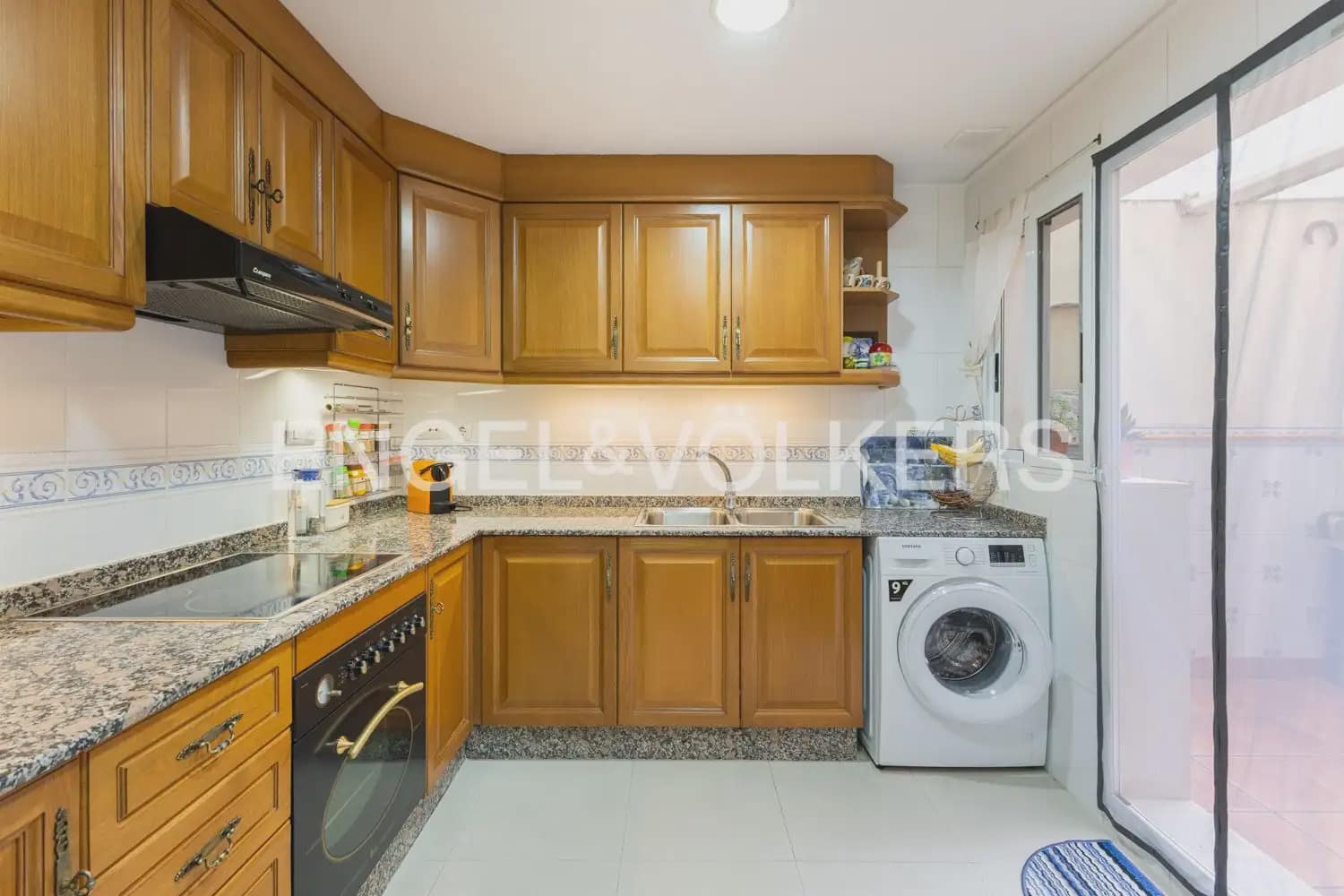 5 bedroom Townhouse for sale in La Pobla de Farnals with garage - € 379,000 (Ref: 9898140)