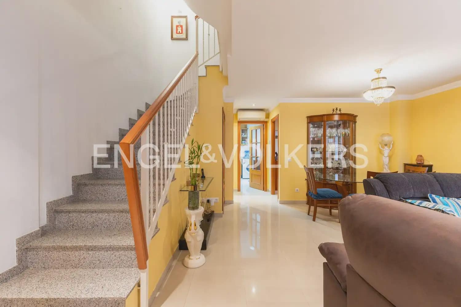 5 bedroom Townhouse for sale in La Pobla de Farnals with garage - € 379,000 (Ref: 9898140)