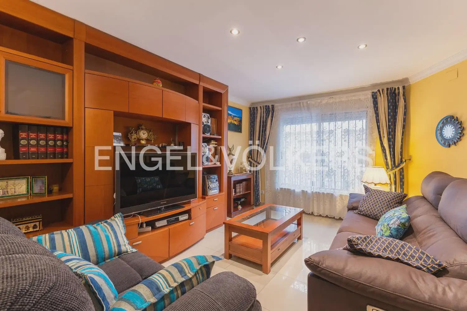5 bedroom Townhouse for sale in La Pobla de Farnals with garage - € 379,000 (Ref: 9898140)