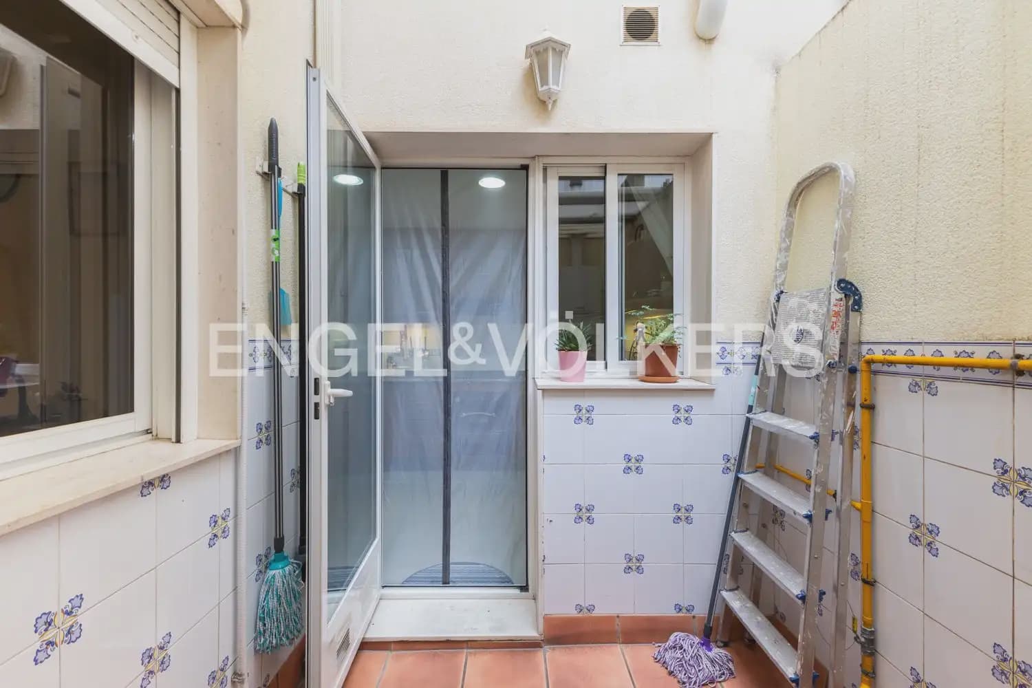 5 bedroom Townhouse for sale in La Pobla de Farnals with garage - € 379,000 (Ref: 9898140)