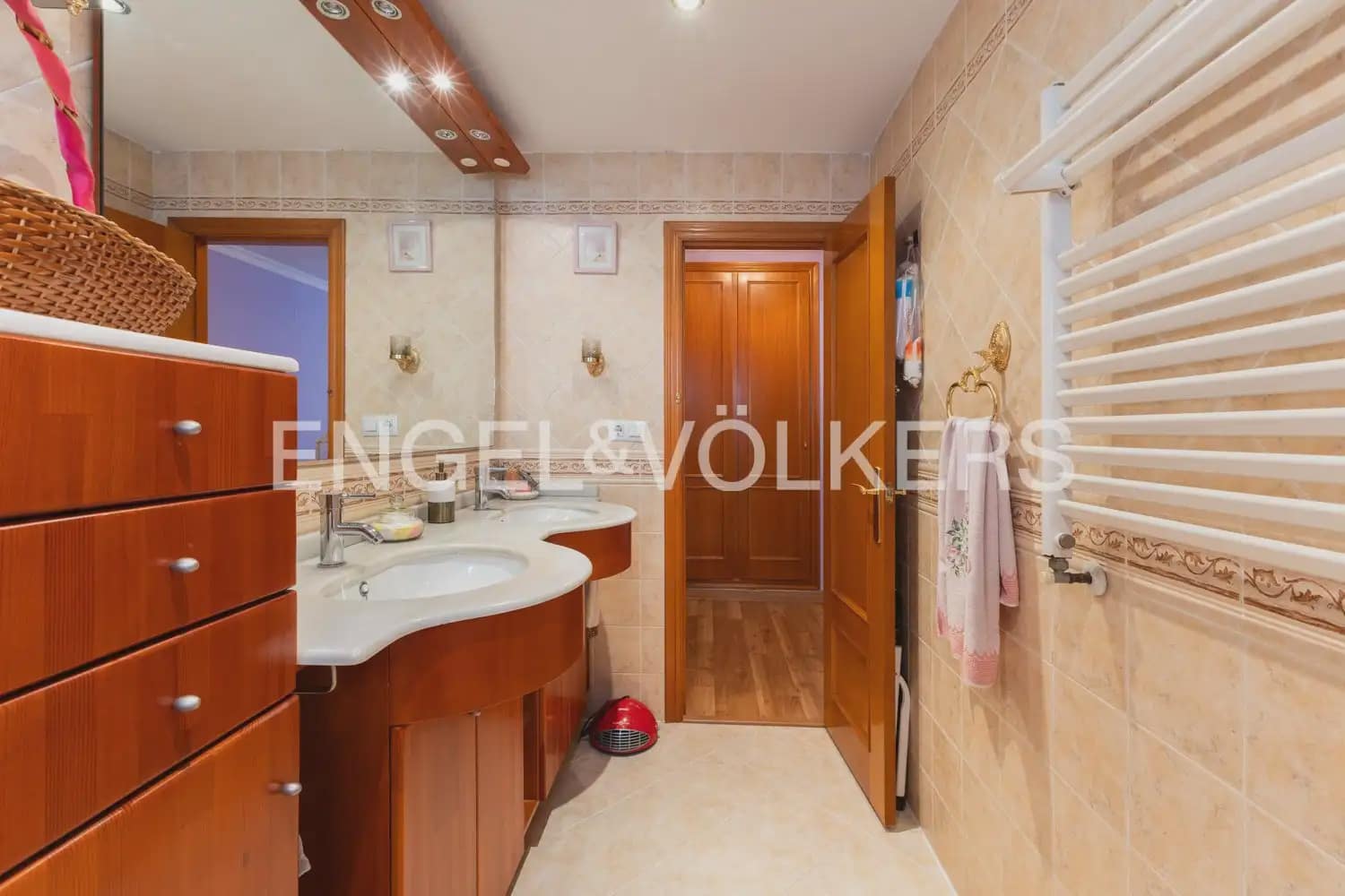 5 bedroom Townhouse for sale in La Pobla de Farnals with garage - € 379,000 (Ref: 9898140)