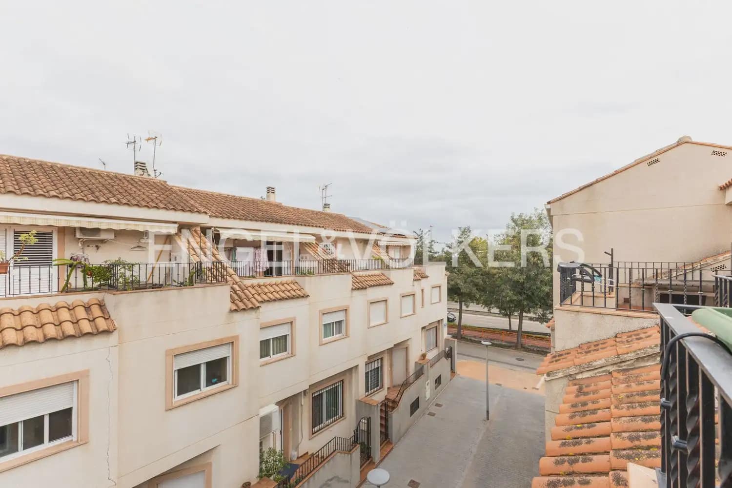 5 bedroom Townhouse for sale in La Pobla de Farnals with garage - € 379,000 (Ref: 9898140)