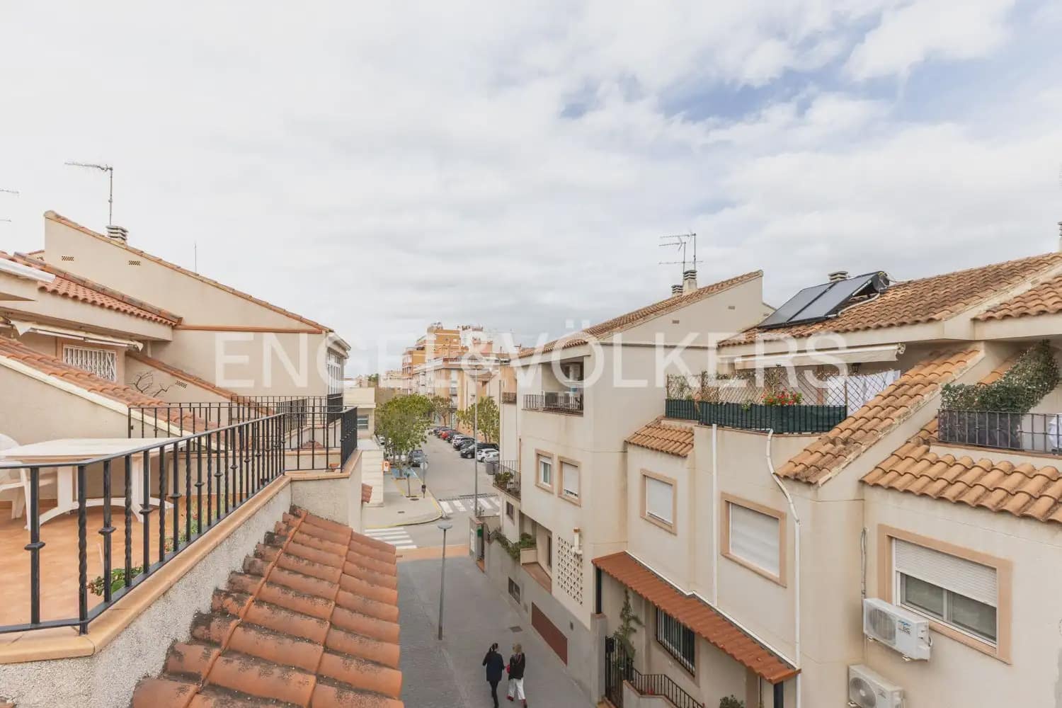 5 bedroom Townhouse for sale in La Pobla de Farnals with garage - € 379,000 (Ref: 9898140)