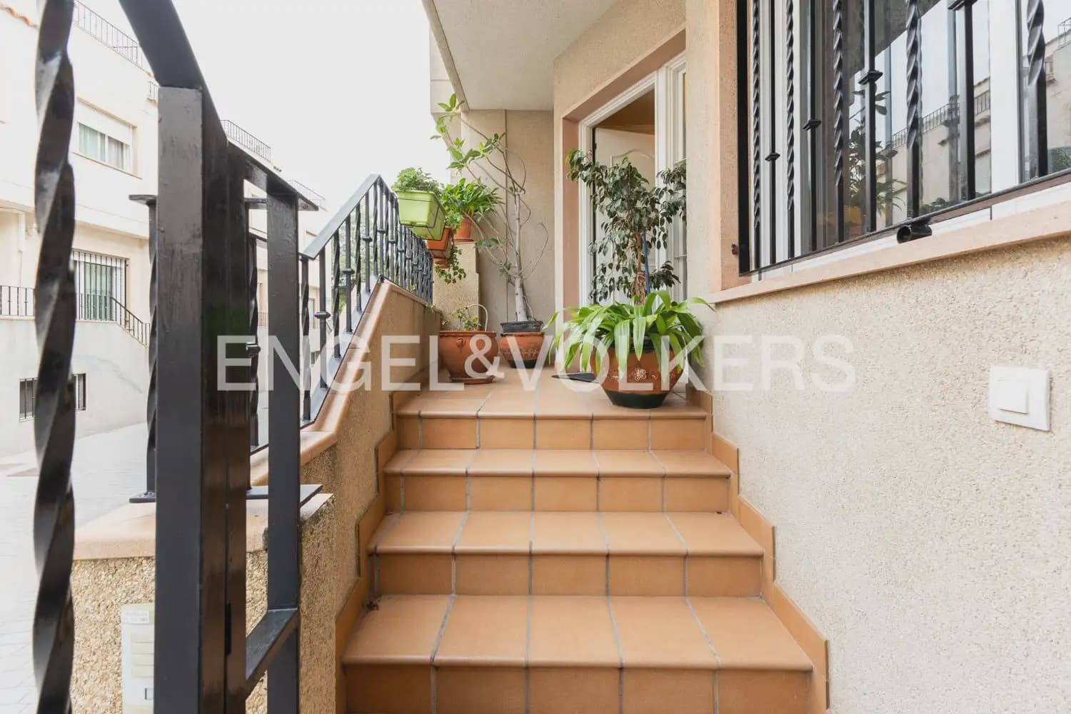 5 bedroom Townhouse for sale in La Pobla de Farnals with garage - € 379,000 (Ref: 9898140)