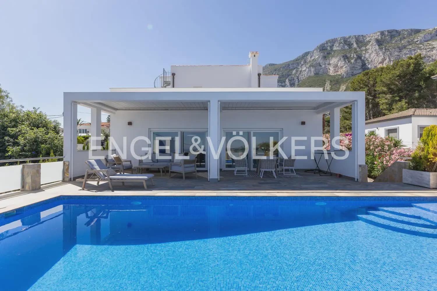 4 soveværelse Villa til salg i Denia med swimmingpool garage - € 1.199.000 (Ref: 9898142)