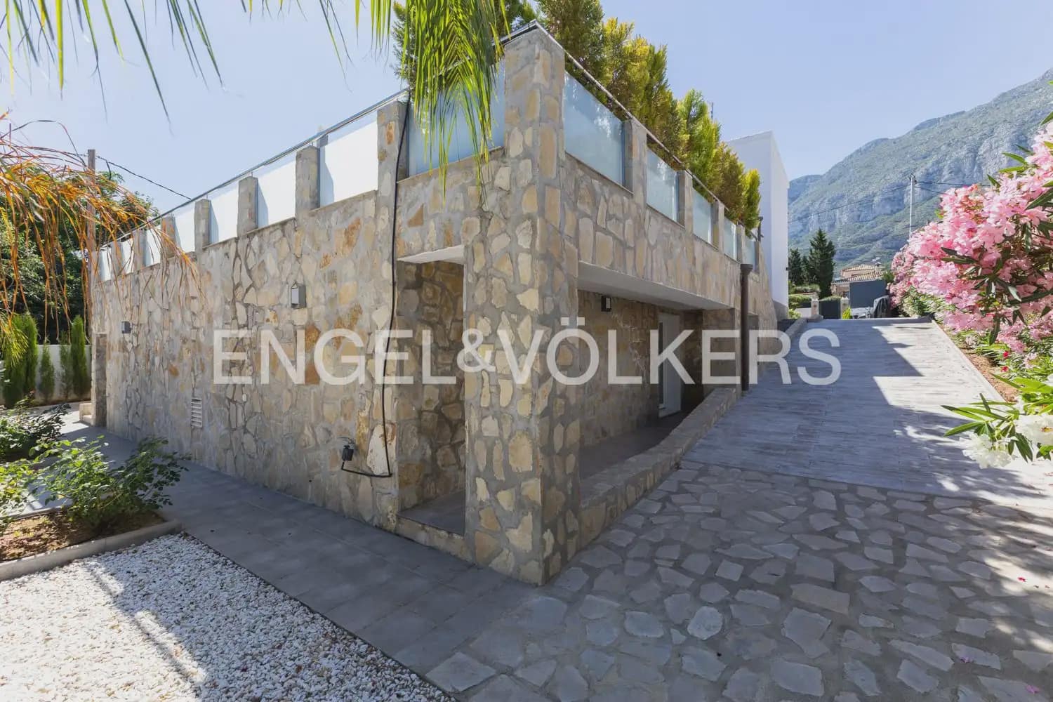 4 soveværelse Villa til salg i Denia med swimmingpool garage - € 1.199.000 (Ref: 9898142)