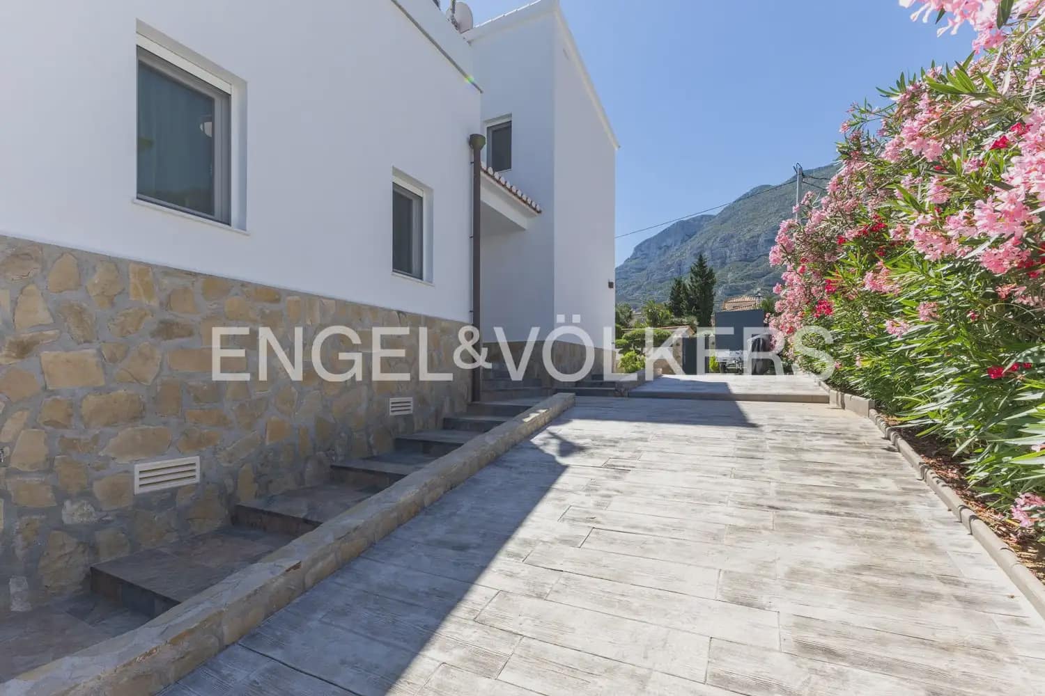 4 soveværelse Villa til salg i Denia med swimmingpool garage - € 1.199.000 (Ref: 9898142)