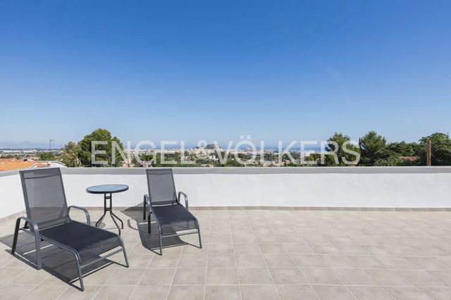 4 soverom Villa til salgs i El Montgó, Dénia med svømmebasseng garasje - € 1 199 000 (Ref: 9898142)