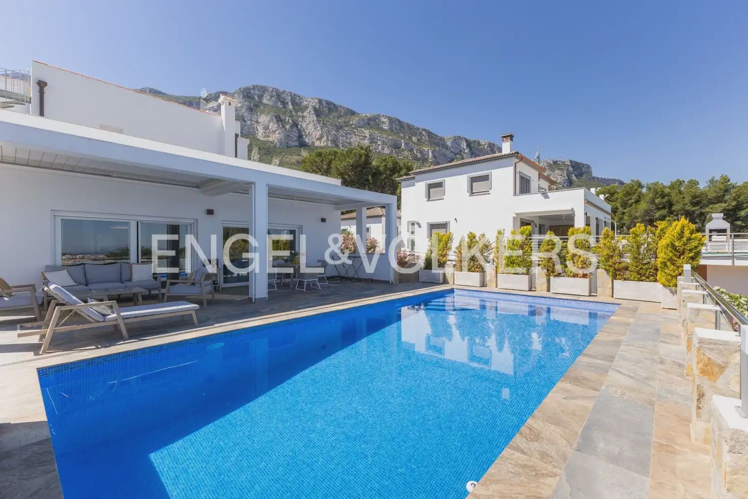4 soveværelse Villa til salg i Denia med swimmingpool garage - € 1.199.000 (Ref: 9898142)
