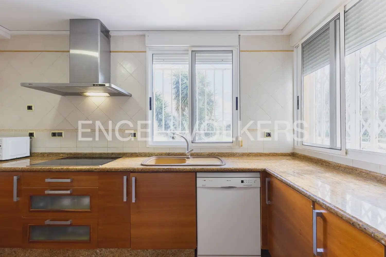 7 makuuhuone Maalaistalo myytävänä paikassa Alzira mukana 
autotalli - 395 000 € (Ref: 9898143)