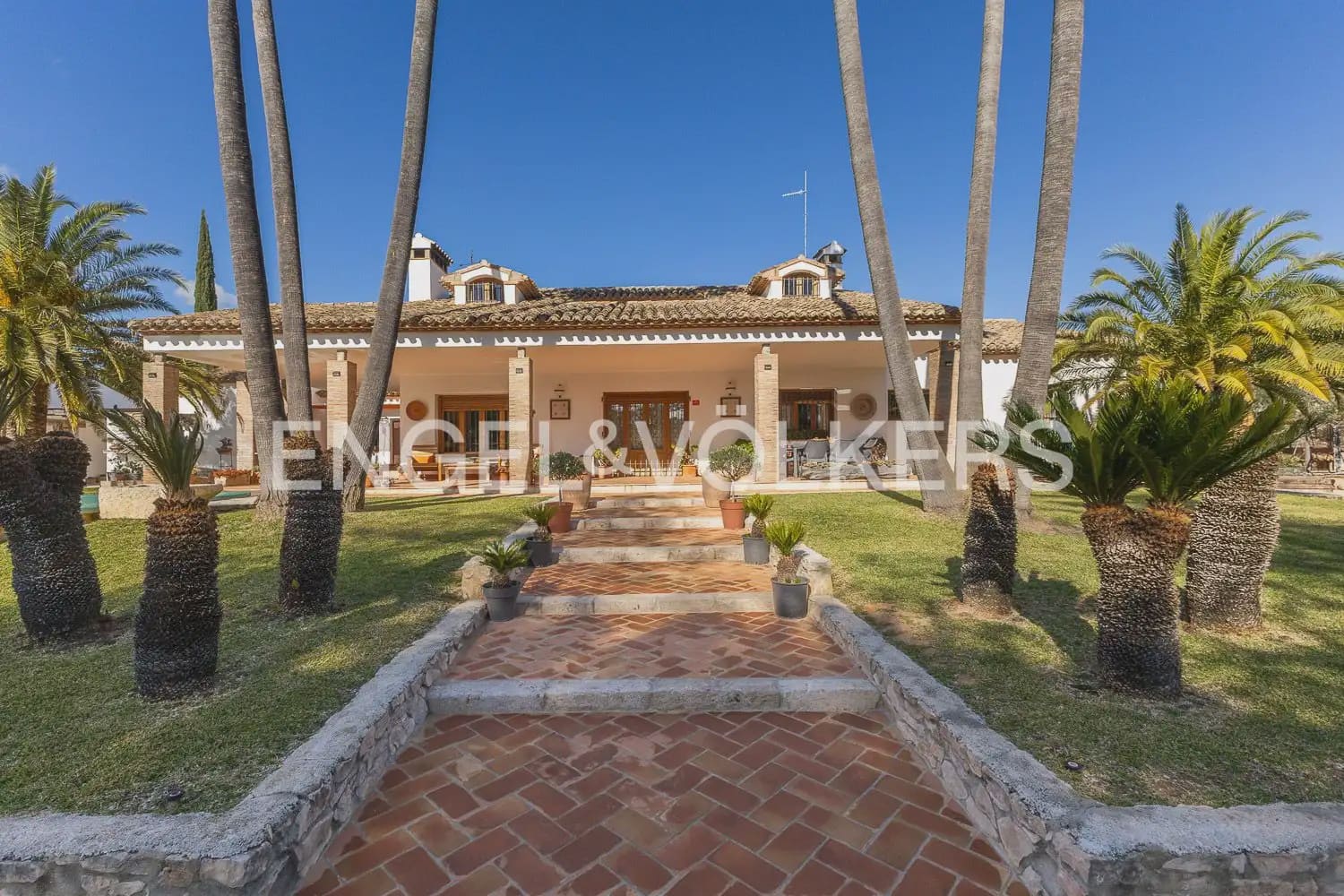 5 Zimmer Villa zu verkaufen in Ontinyent mit Pool Garage - 720.000 € (Ref: 9898145)