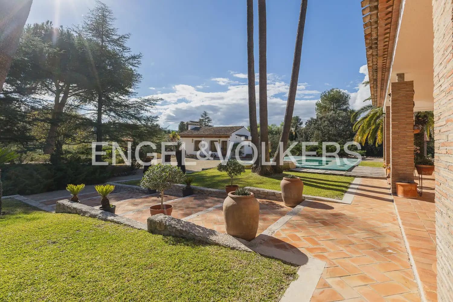 5 Zimmer Villa zu verkaufen in Ontinyent mit Pool Garage - 720.000 € (Ref: 9898145)