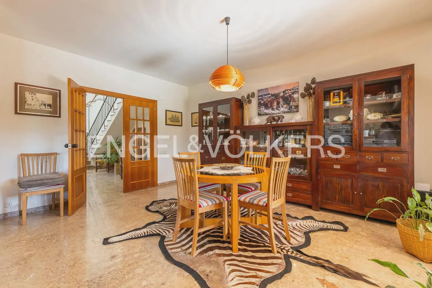 5 Zimmer Villa zu verkaufen in Ontinyent mit Pool Garage - 720.000 € (Ref: 9898145)