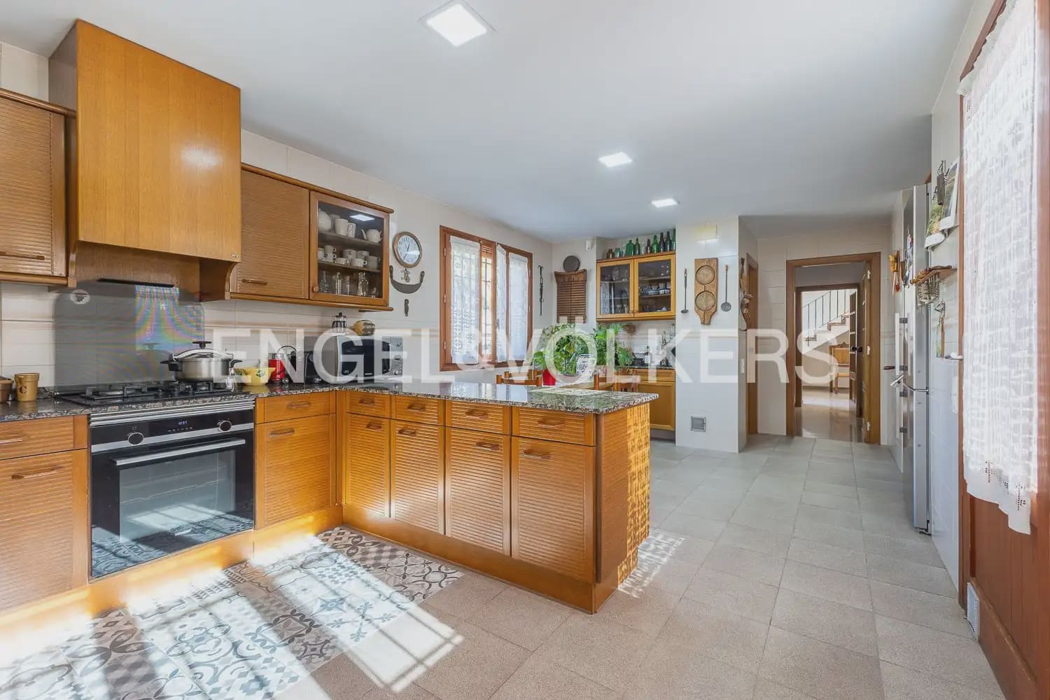 5 Zimmer Villa zu verkaufen in Ontinyent mit Pool Garage - 720.000 € (Ref: 9898145)