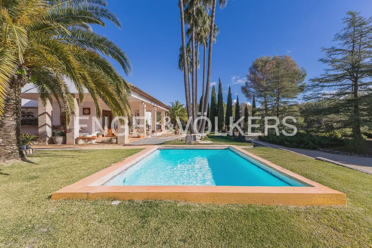 5 Zimmer Villa zu verkaufen in Ontinyent mit Pool Garage - 720.000 € (Ref: 9898145)